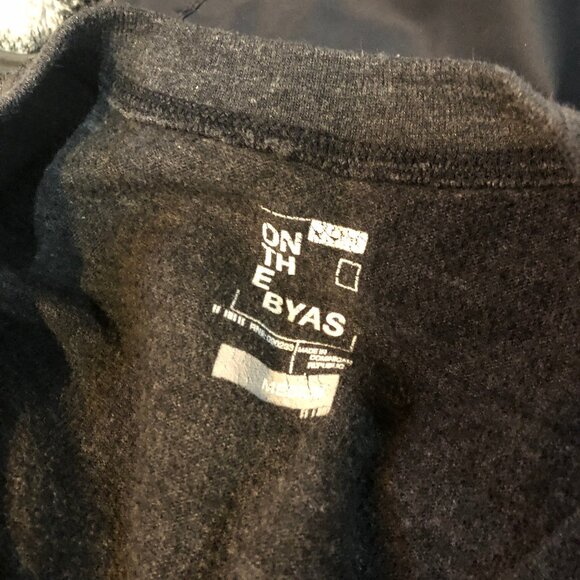 On The Byas Sweater Adult Size Medium Black Polyester/Cotton/Rayon - Picture 5 of 7